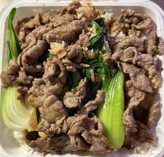 126. Sliced Beef and Vegetables on Steamed Rice 時菜牛肉飯